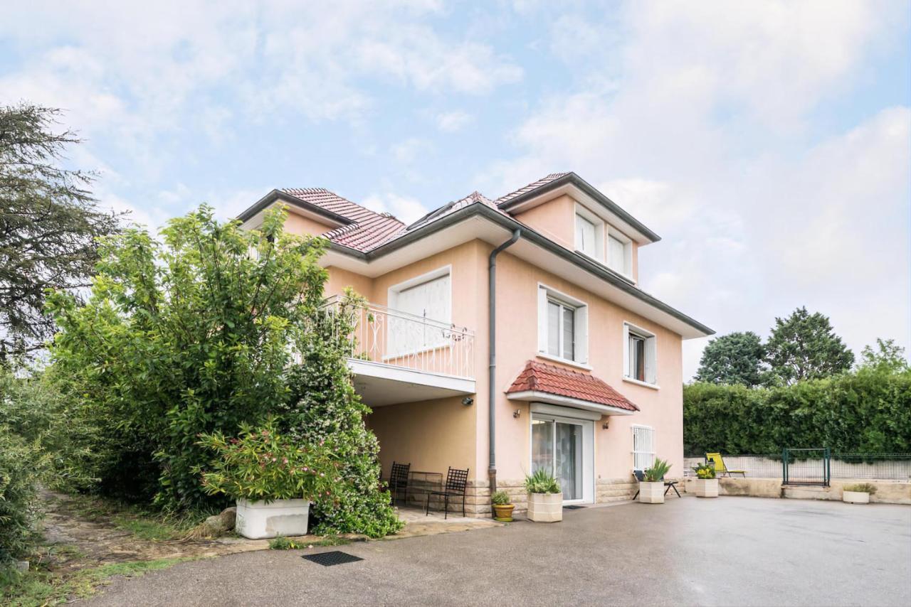 Appartement Indépendant en maison à 15 MIN de LYON Saint-Symphorien-dʼOzon Exterior foto